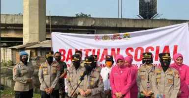 Jelang HUT Ke-74, Polwan Gelar Bakti Sosial di Jakarta Utara