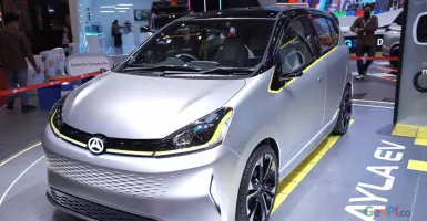 Daihatsu Unjuk Gigi Lewat Mobil Listrik Ayla EV di GIIAS 2022