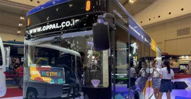 Adi Puro Pamerkan Bus Podcast di GIIAS 2022, Keren Banget!