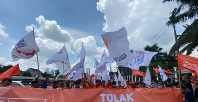 Demo di DPR, Serikat Pekerja Serukan Tolak Kenaikan Harga BBM