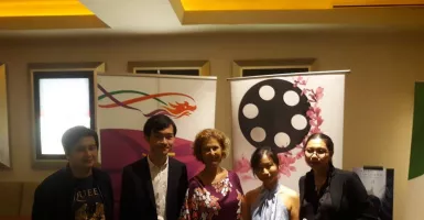 Penulis Mani Man Berbagi Pengalaman Terkait Film Shadows ke Sineas Muda Indonesia