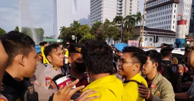 Ingin Blokade Jalan Saat Demo, Mahasiswa dan Polisi Saling Dorong
