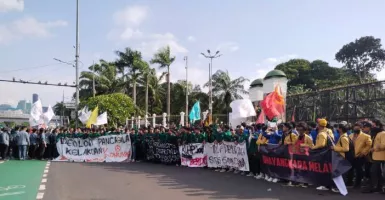 Demo Tolak KUHP, Kelompok Mahasiswa Kepung Gedung DPR RI
