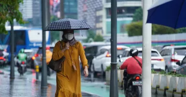 Kota-kota Besar Mohon Siapkan Payung, BMKG Keluarkan Peringatan Dini