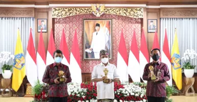 Bantu Kembangkan BUMD Bali, Gubernur Koster Dapat Penghargaan Ini