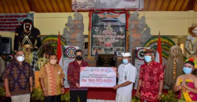 Bantu Pasraman Gurukula, OJK Bali-Nusra Serahkan Rp100 Juta