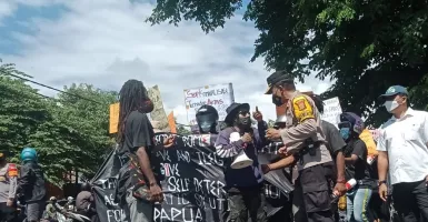 Polisi Denpasar Bali Tindak Demo Mahasiswa Papua Imbas Prokes