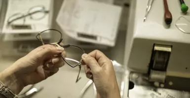Bentuk Wajah Pengaruhi Pemilihan Kacamata, Ini Sebabnya