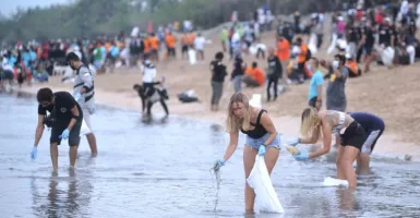 Sampah Sungai Cemari Pantai Bali Barat, Siapa Biang Keroknya?