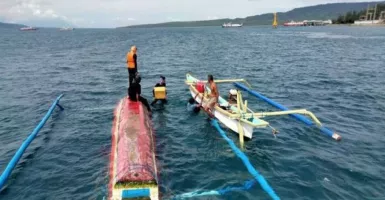 Ngeri! 7 Nelayan Naik Jukung Nyaris Mati di Selat Bali