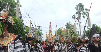 Merinding! Ini Suasana Krama Bali Ikuti Pelebon Raja Pemecutan XI