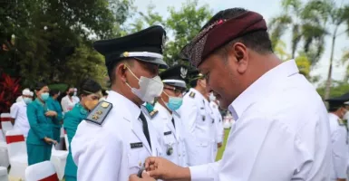 Bupati Gianyar Bali Mahayastra Ancam Perbekel Tangani Masalah Ini
