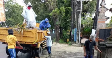 Hujan Nonstop, Tumpukan Sampah Bikin Air Luber di Denpasar Bali