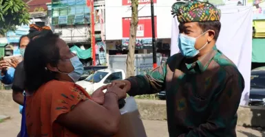 Lancarkan Operasi Minyak Goreng Curah, Aksi Bupati Bangli Bali
