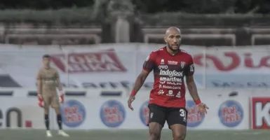 Jadi Kambing Hitam Suporter Bali United, Reaksi Leonard Tupamahu?