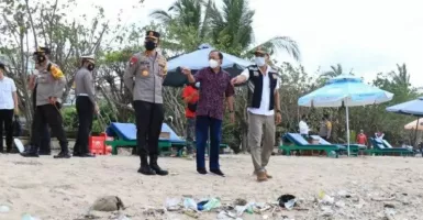 Wisatawan Resah, Bau Busuk Pantai Batu Bolong Canggu Menggila