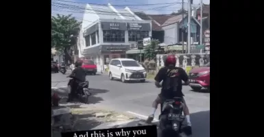Media Asing: Viral Video Aksi Gila Bule Naik Motor Matik di Bali