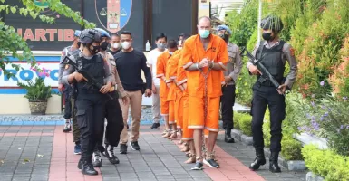 Kawanan Bule Ini Diborgol Kaki & Tangan, Kejahatan di Bali Fatal