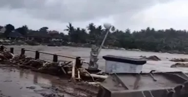 Banjir Hantam Jembatan Biluk Poh Mendoyo, Jalur Ini Putus