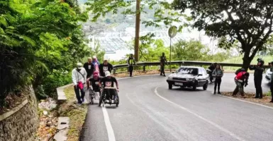 Keren! Penyandang Disabilitas di Bali Kayuh Kursi Roda, Rayakan HUT ke-78 RI