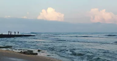 Gelombang Tinggi, BPBD Larang Berenang dan Melaut di Pantai Ini