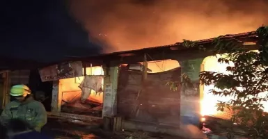 Kebakaran Melalap 7 Ruko di Pasar Kemis, Terkendala Sumber Air