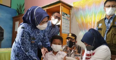 Vaksinasi Anak Perdana di Serang, Tatu Yakin Satu Bulan Rampung