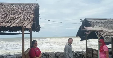 Polda Banten Imbau Wisawatan Waspadai Gelombang Tinggi
