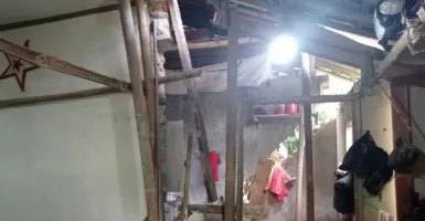 Waduh, 7 Rumah di Kampung Jampang Kuning Roboh Karena Tanah Gerak