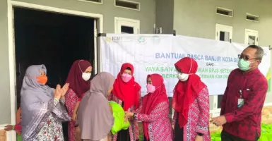 IIK Banten Berikan Bantuan Keperluan Balita untuk Korban Banjir