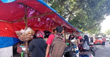 Pedagang Takjil di Rangkasbitung Tersenyum, Untungnya Wow