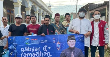Berbagi Berkah, Relawan Indonesia Muda Bagi Sembako untuk Marbot