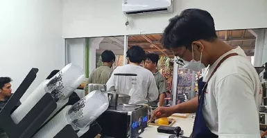 Tempat Nongkrong Asyik di Hubie Kafe, Ditemani Kopi Soda
