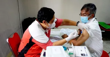 200 Nakes PMI Kota Tangerang Mendapat Vaksin Booster Kedua