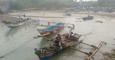 Perahu Kicang Tak Tahan Gelombang Tinggi, Nelayan Pilih Menganggur