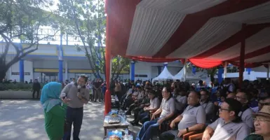 Wali Kota Tangerang Beri Hadiah Umrah Gratis ke Buruh