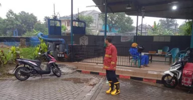 Kota Tangerang Diguyur Hujan Sejak Pagi, Petugas BPBD Siaga