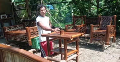 Kebanjiran Orderan, Perajin Mebel Bambu di Lebak Kewalahan
