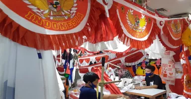 Pedagang Bendera Merah Putih Menangis, Penjualan Lesu