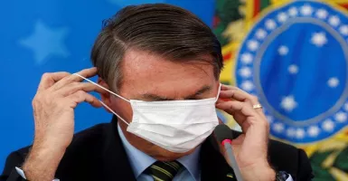 Presiden Brasil Nekat Lepas Masker Baru Sembuh Covid-19
