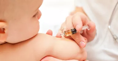 Selama Pandemi Tetap Penuhi Kebutuhan Anak dengan Vaksinasi