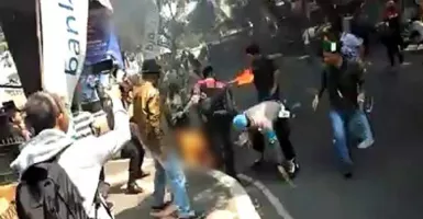4 Polisi Terbakar Saat Kawal Demo Mahasiswa di Cianjur