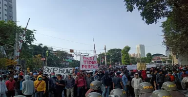 Massa Demo Mulai Bergerak ke Arah Belakang Gedung DPR