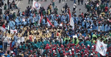 Mengenal Karakter di Balik Warna Jaket Almamater