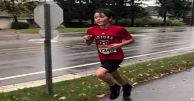Luar Biasa, Bocah 9 Tahun Menang Lomba Lari 10K 