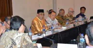 Tampilan Wajib Selasa, Menhub Pakai Busana Adat Riau di Rapat DPR