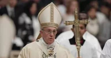 Telat Hadiri Doa Mingguan, Paus Fransiskus Terjebak di Lift