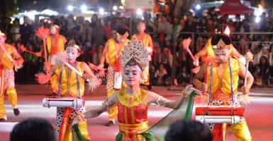 Festival Ronthek Sajikan Tradisi Menabuh Kentongan di Pacitan