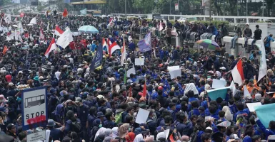 39 Polisi dan 266 Mahasiswa Terluka dalam Unjuk Rasa Hari Selasa