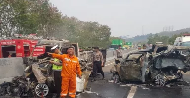 Kecelakaan Maut Tol Cipularang, 15 Mobil Hangus Terbakar